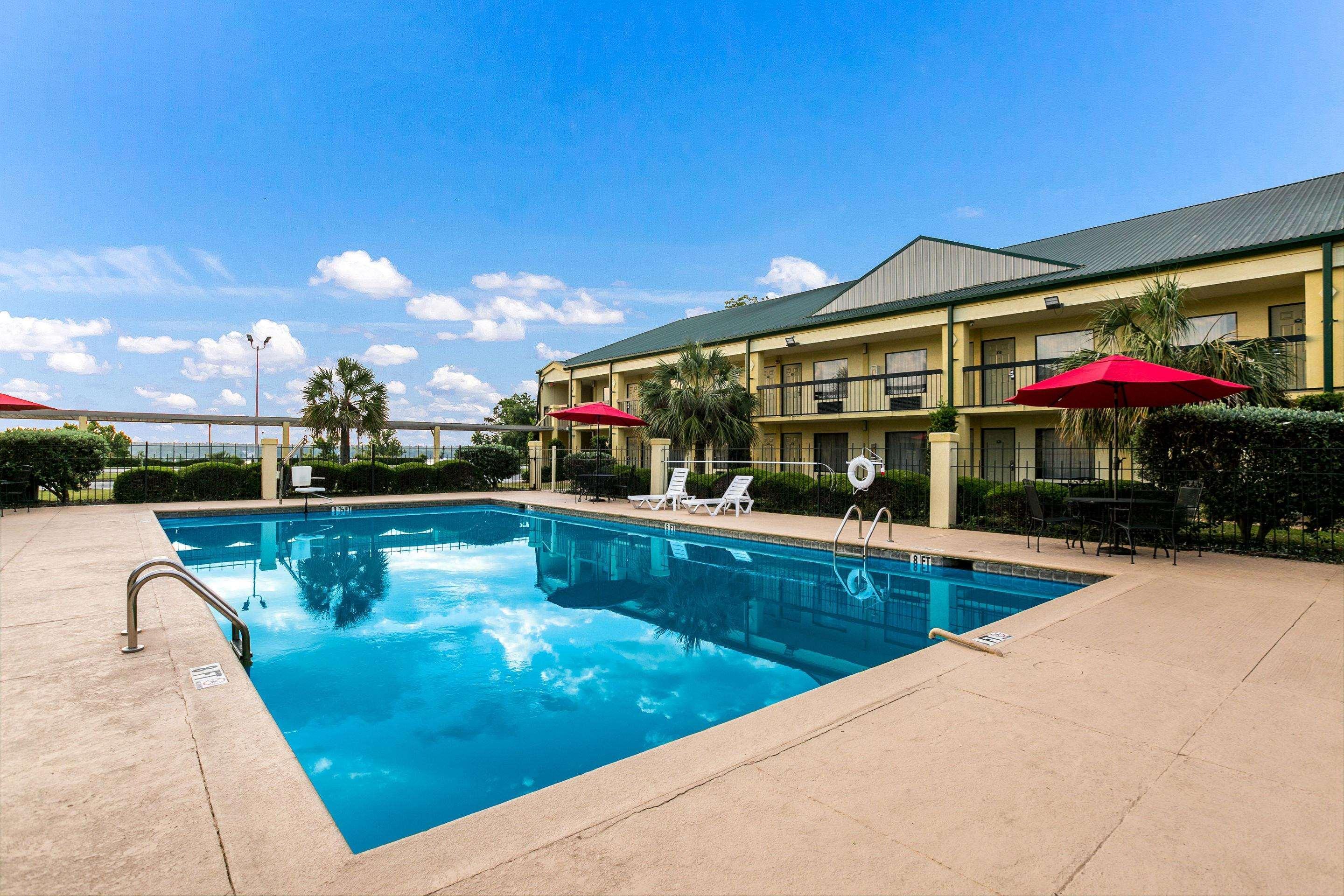 Quality Inn & Suites Near Lake Eufaula Exterior foto