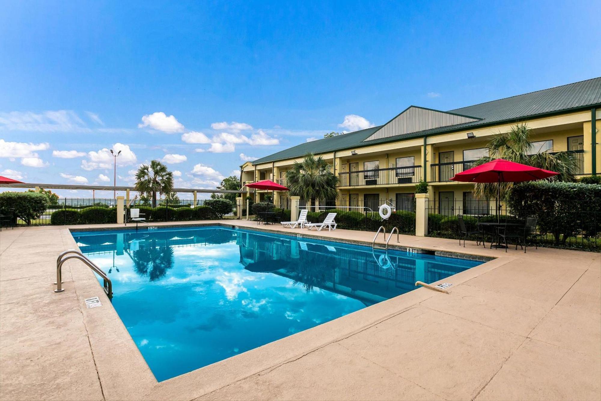 Quality Inn & Suites Near Lake Eufaula Exterior foto